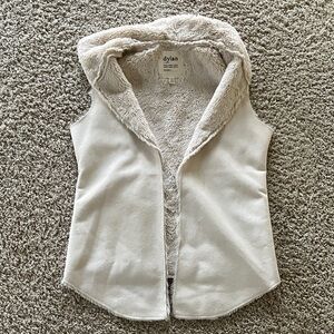 ⭐️Dylan Women's Cream Faux Suede/Faux Fur Reversible Vest⭐️